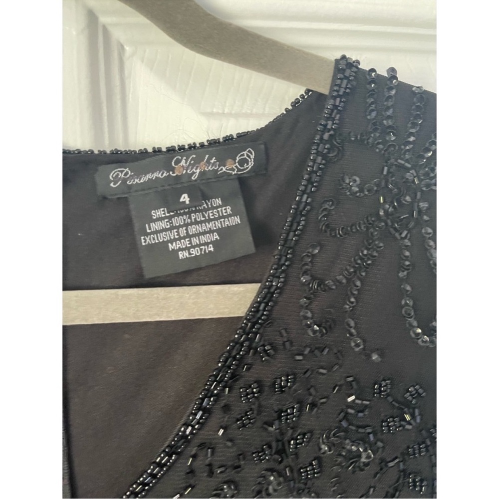 PIZARRO NIGHTS Beaded V-neck Cocktail Dress
Size 4 - Picture 7 of 9
